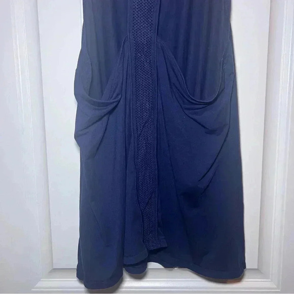 Athleta Be Free Navy Blue Mesh Tank Top Size Large Athletic Athleisure Gym - Picture 4 of 9